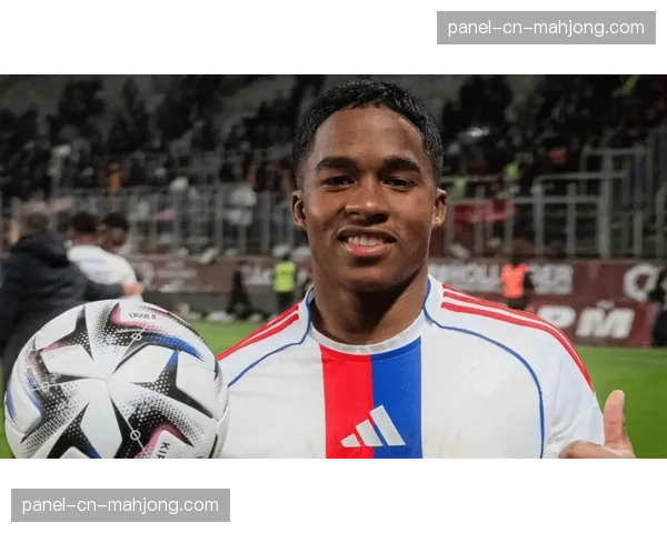 恩德里克在巴黎球迷面前跳舞庆祝，行为引发争议